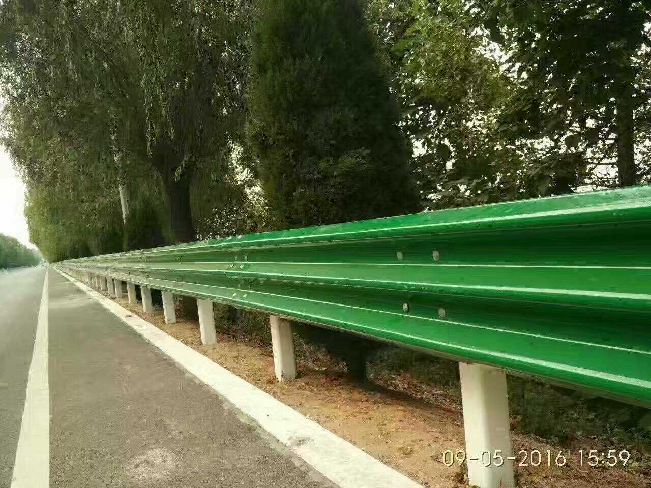 三波波形护栏