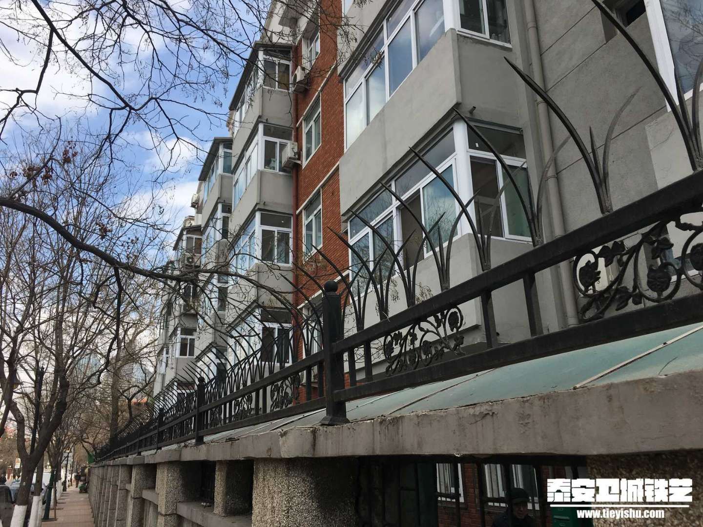 双向防攀爬围墙护栏
